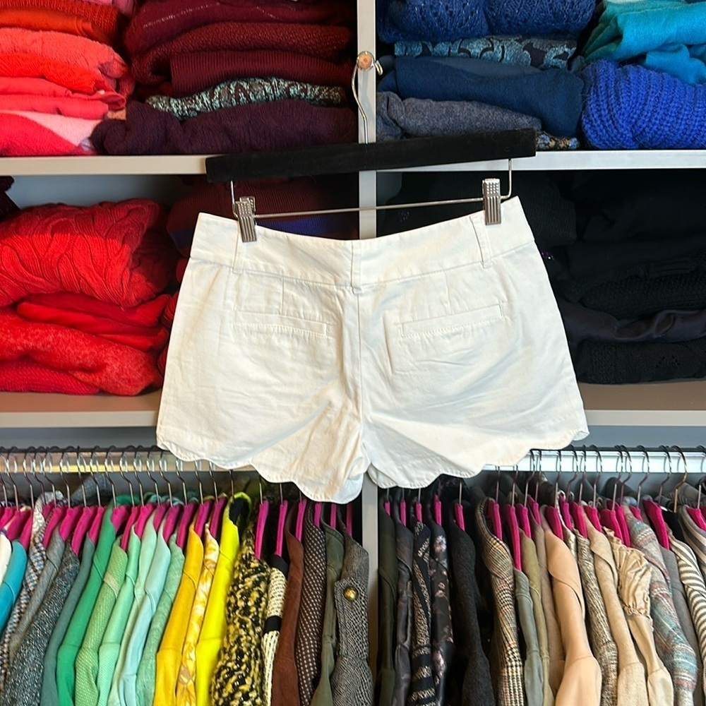 Loft white scalloped hem shorts size 00